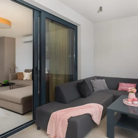 Villa Adriatic Rooftop - Private Heated Pool *