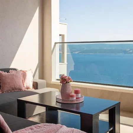 Adriatic Rooftop - Private Heated Pool * Stanići